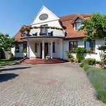 Homestay szállás Dworek Zielinskich-domki, Pokoje, Podgrzewany Basen, Parking Rewal