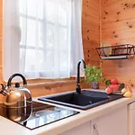 Dworek Zielinskich-domki, Pokoje, Podgrzewany Basen, Parking Homestay szállás *
