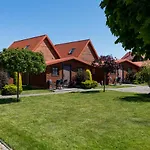 Dworek Zielinskich-domki, Pokoje, Podgrzewany Basen, Parking Homestay szállás Rewal