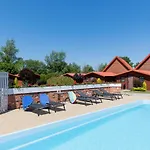 Dworek Zielinskich-domki, Pokoje, Podgrzewany Basen, Parking Homestay szállás Rewal