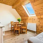 Dworek Zielinskich-domki, Pokoje, Podgrzewany Basen, Parking Séjour chez l'habitant