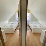 Dworek Zielinskich-domki, Pokoje, Podgrzewany Basen, Parking Homestay szállás Rewal
