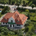 Séjour chez l'habitant Dworek Zielinskich-domki, Pokoje, Podgrzewany Basen, Parking *