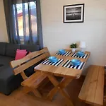 Séjour chez l'habitant Dworek Zielinskich-domki, Pokoje, Podgrzewany Basen, Parking