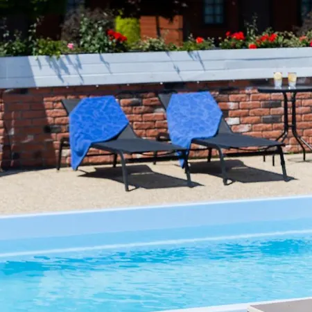 Homestay szállás Dworek Zielinskich-domki, Apartamenty, Podgrzewany Basen, Parking Rewal
