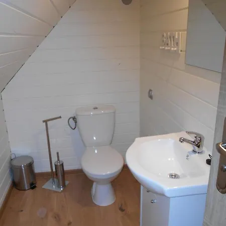 民宿 Dworek Zielinskich-domki, Pokoje, Podgrzewany Basen, Parking 里沃