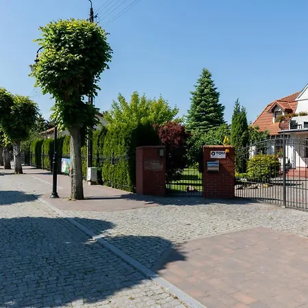 Dworek Zielinskich-domki, Apartamenty, Podgrzewany Basen, Parking Rewal
