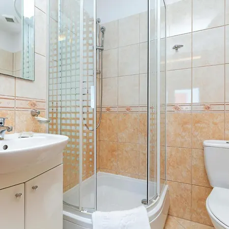 Проживание в семье Dworek Zielinskich-domki, Pokoje, Podgrzewany Basen, Parking Реваль