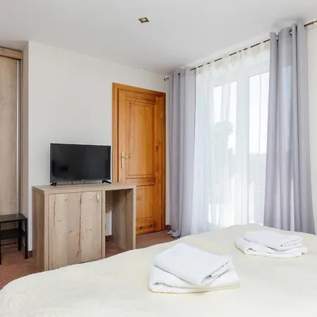 Проживание в семье Dworek Zielinskich-domki, Pokoje, Podgrzewany Basen, Parking Реваль