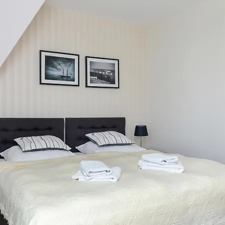 Dworek Zielinskich-domki, Apartamenty, Podgrzewany Basen, Parking Rewal