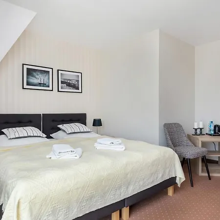 Dworek Zielinskich-domki, Pokoje, Podgrzewany Basen, Parking * Реваль