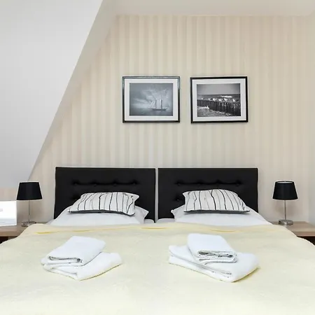 Dworek Zielinskich-domki, Pokoje, Podgrzewany Basen, Parking * Реваль