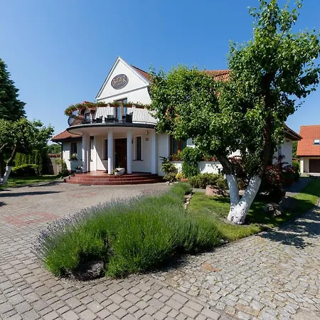Dworek Zielinskich-domki, Apartamenty, Podgrzewany Basen, Parking Homestay szállás Rewal