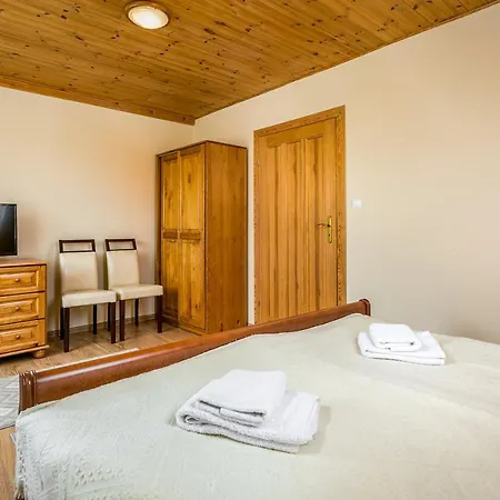 منزل للإقامة Dworek Zielinskich-domki, Pokoje, Podgrzewany Basen, Parking *