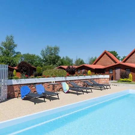 Dworek Zielinskich-domki, Apartamenty, Podgrzewany Basen, Parking Homestay szállás Rewal