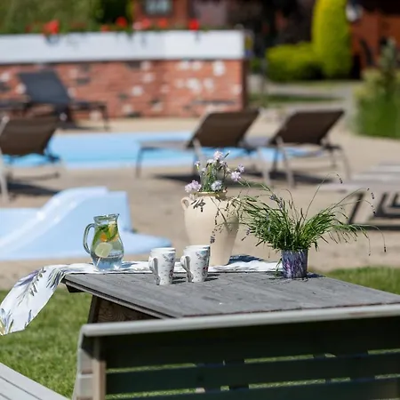 Dworek Zielinskich-domki, Pokoje, Podgrzewany Basen, Parking Проживание в семье