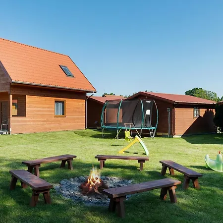 Dworek Zielinskich-domki, Pokoje, Podgrzewany Basen, Parking منزل للإقامة *