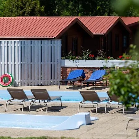 Dworek Zielinskich-domki, Pokoje, Podgrzewany Basen, Parking Реваль