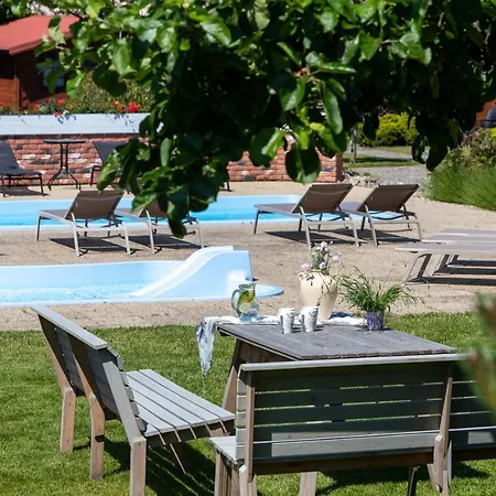 Dworek Zielinskich-domki, Apartamenty, Podgrzewany Basen, Parking Rewal