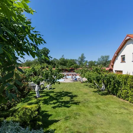 Dworek Zielinskich-domki, Apartamenty, Podgrzewany Basen, Parking Homestay szállás Rewal