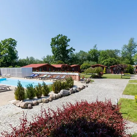 Dworek Zielinskich-domki, Pokoje, Podgrzewany Basen, Parking منزل للإقامة ريفال