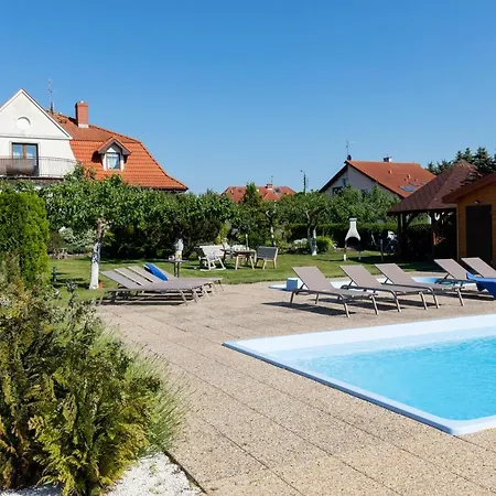 Dworek Zielinskich-domki, Apartamenty, Podgrzewany Basen, Parking