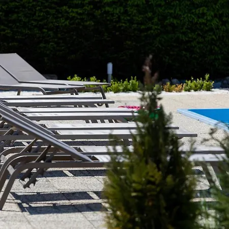 Homestay szállás Dworek Zielinskich-domki, Apartamenty, Podgrzewany Basen, Parking
