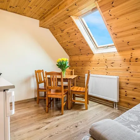 Dworek Zielinskich-domki, Apartamenty, Podgrzewany Basen, Parking Homestay szállás