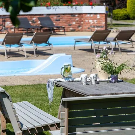 Dworek Zielinskich-domki, Apartamenty, Podgrzewany Basen, Parking * Rewal