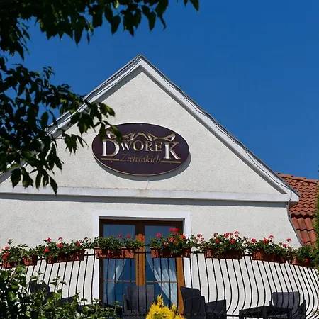 منزل للإقامة Dworek Zielinskich-domki, Pokoje, Podgrzewany Basen, Parking *