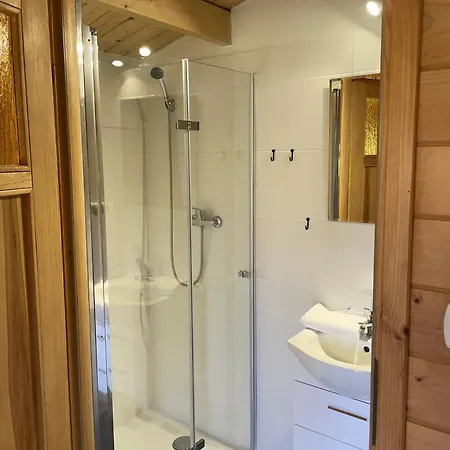 Dworek Zielinskich-domki, Pokoje, Podgrzewany Basen, Parking Проживание в семье Реваль