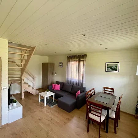 Dworek Zielinskich-domki, Apartamenty, Podgrzewany Basen, Parking Privatunterkunft
