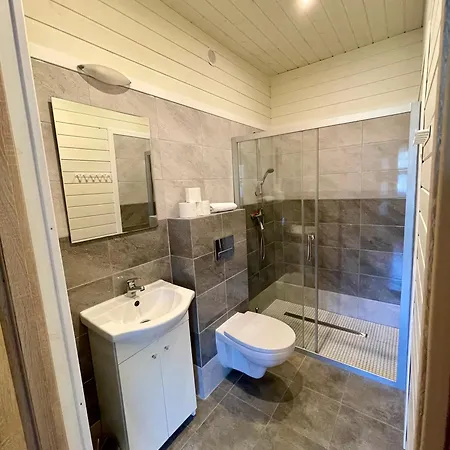 Dworek Zielinskich-domki, Apartamenty, Podgrzewany Basen, Parking Privatunterkunft *