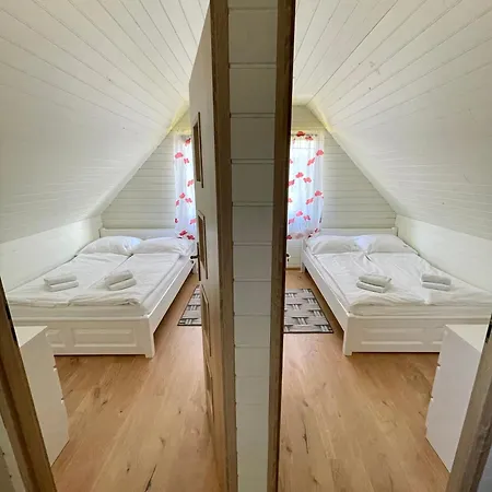 Dworek Zielinskich-domki, Apartamenty, Podgrzewany Basen, Parking Privatunterkunft Rewal