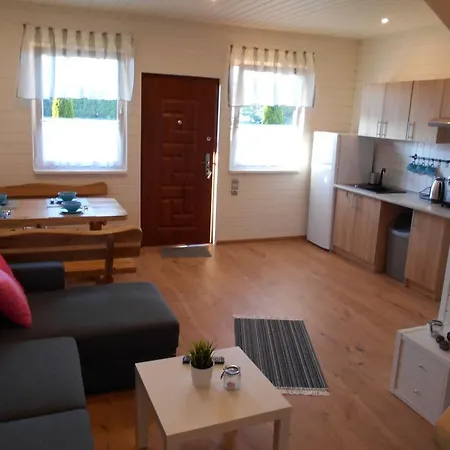 منزل للإقامة Dworek Zielinskich-domki, Pokoje, Podgrzewany Basen, Parking