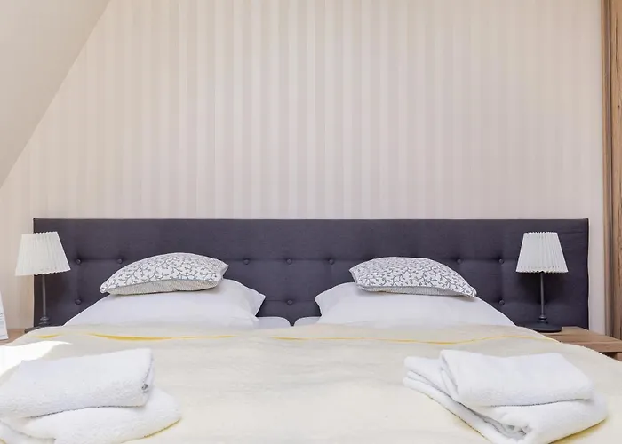 Dworek Zielinskich-domki, Pokoje, Podgrzewany Basen, Parking בית אירוח *