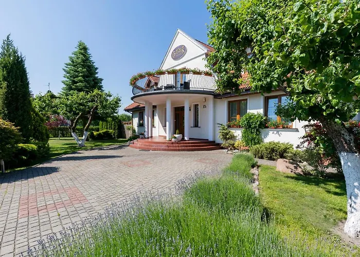 Dworek Zielinskich-domki, Pokoje, Podgrzewany Basen, Parking レバル